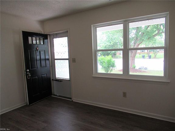 3rd image of 4977 Aquarius Ct
