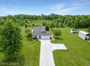1171 N McKinley Rd, Flushing, MI 48433