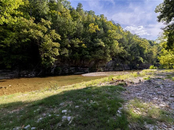 505 Clabber Creek Ln, Yellville, AR 72687