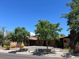 Vintage 1 Bedroom in Spruce Park with Fireplace and Built Ins, A