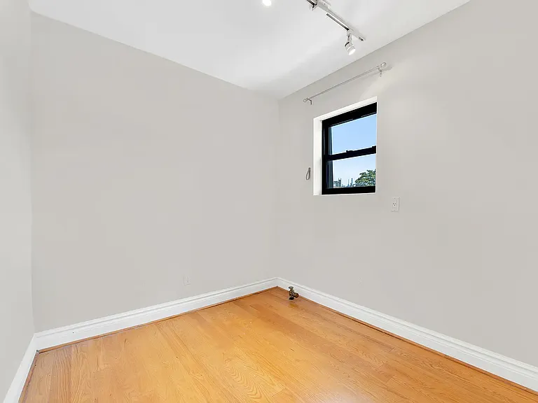98 Christopher St #18 — Photo 4
