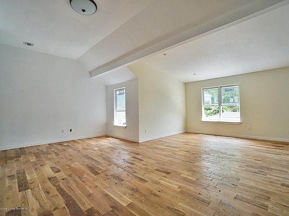 5th image of 54 Britton St