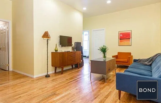 Rented by Bond New York | media 5