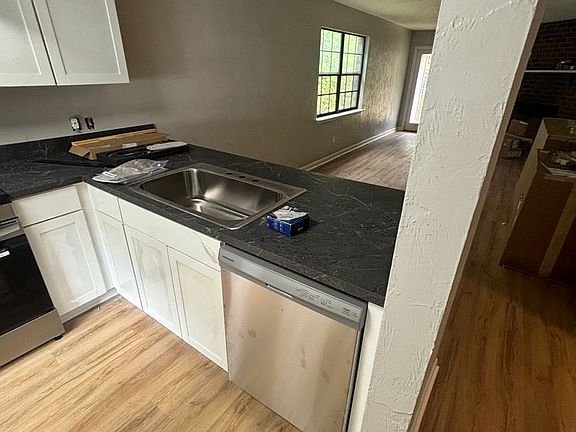 4th image of 3221 Ginger Dr