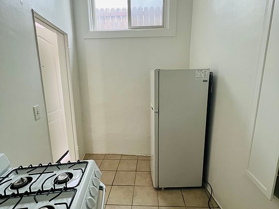 3rd image of 2802 Waverly Dr