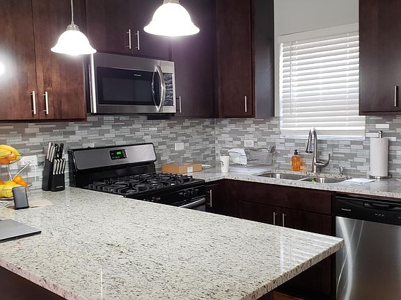 3rd image of 2505 W Granville Ave APT 1E