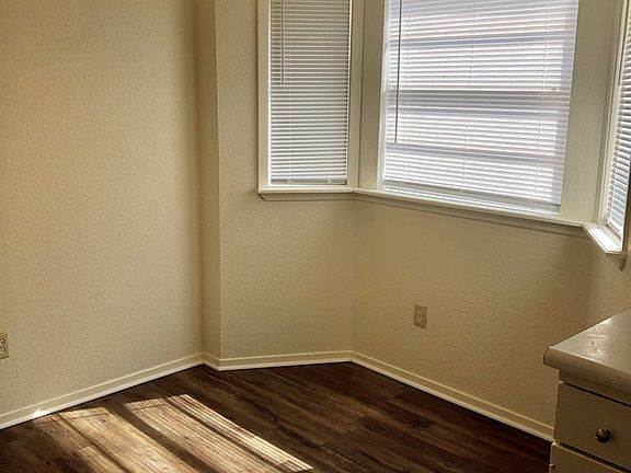 4th image of 2700 Custer Ave