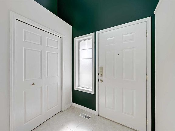 2nd image of 123 SW Arbour Butte Rd NW