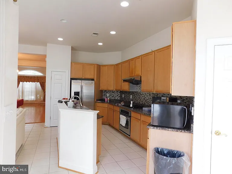 724 Ridgemont Ave — Photo 5