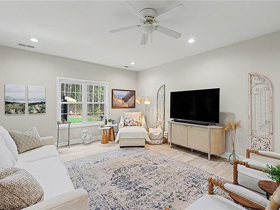 5th image of 820 Sunset Pointe Dr