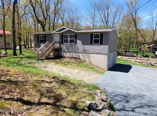 110 Knob Hill Ct, Milford, PA