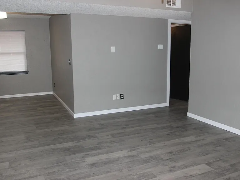 507 Redwood Dr — Photo 2