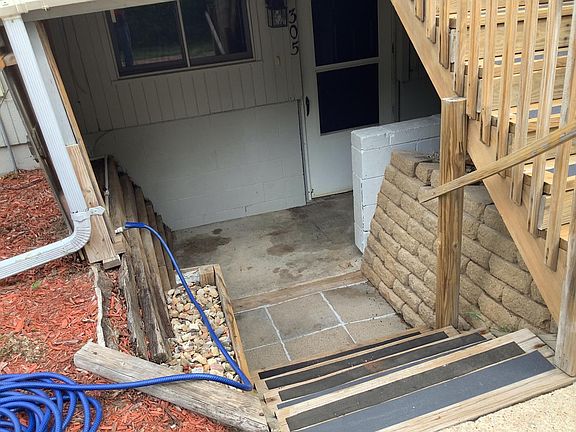 Lower level covered entry