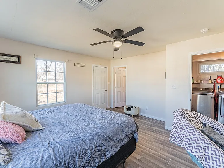 604 W A St — Photo 20