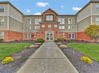 23003 Chandlers Ln APT 219, Olmsted Falls, OH 44138
