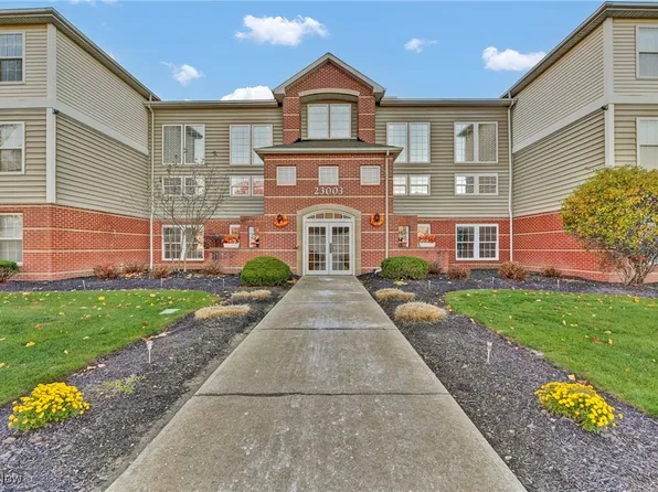 23003 Chandlers Ln APT 219, Olmsted Falls, OH 44138