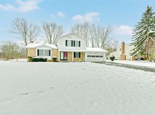 5 Stone Barn Rd, Rochester, NY 14624