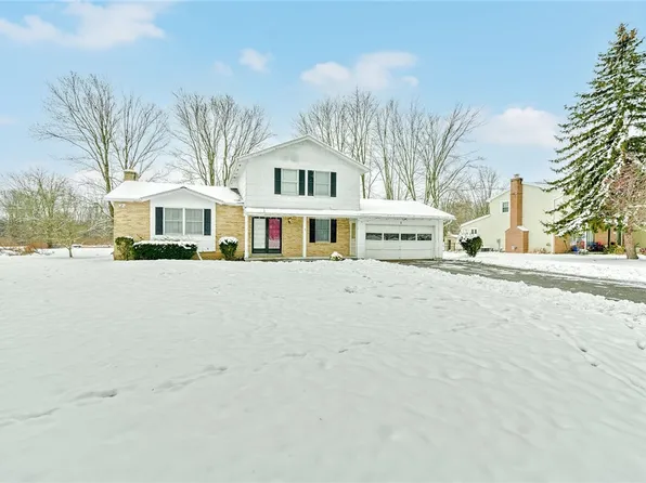 5 Stone Barn Rd, Rochester, NY 14624