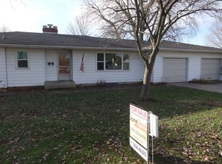 1035 Warren St, Henry, IL 61537