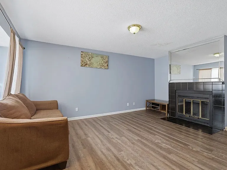 110 Elizabeths Ct #110 — Photo 2