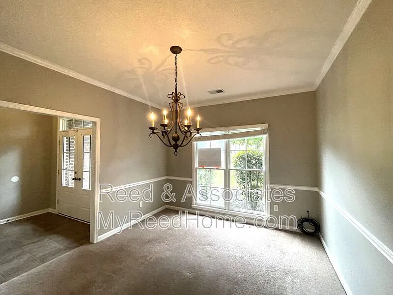 4 bed, 2.5 bath, 2941 sqft, $2,550 — Photo 3