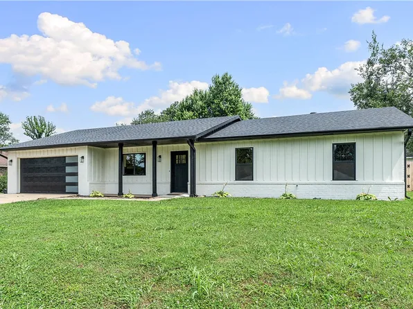 2913 Parkwood Dr, Rogers, AR 72756