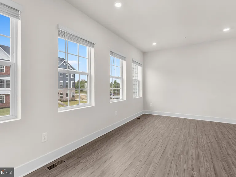 1826 Parham Way — Photo 17