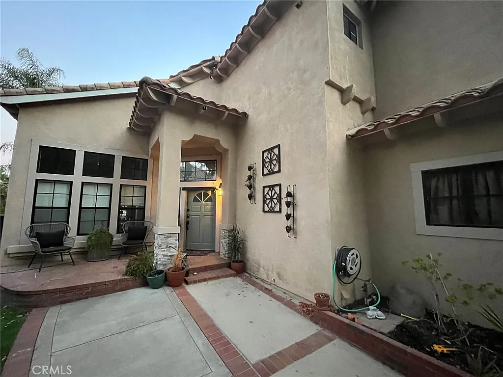 5 bed, 2500 sqft, $3,495 — Photo 2
