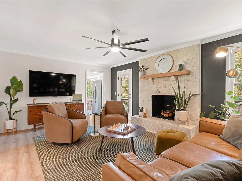613 Oakwood Ter