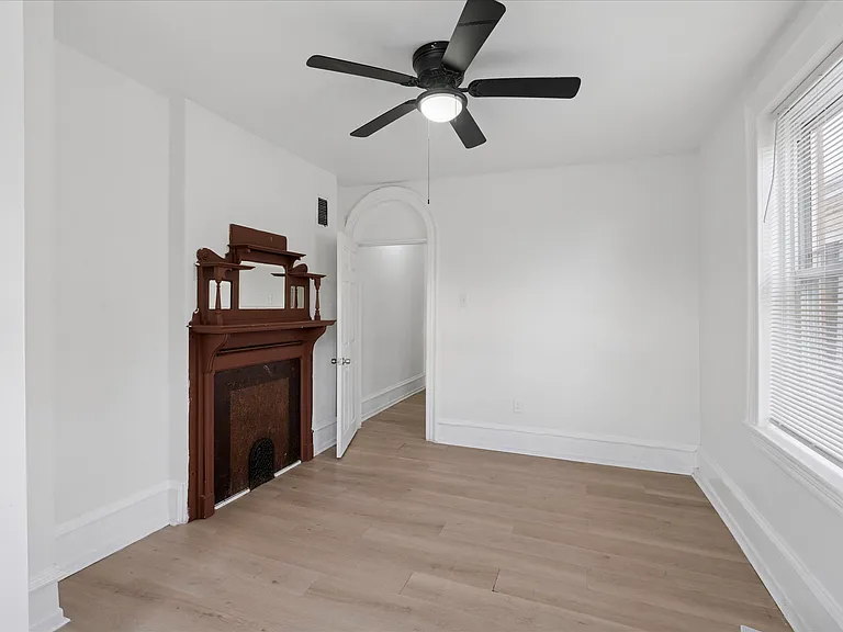 2054 W Glenwood Ave — Photo 12