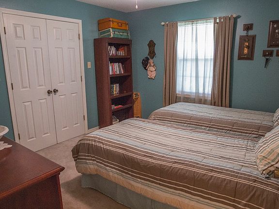 3rd image of 103 Collinwood Dr