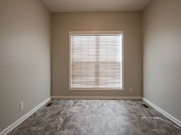 4th image of 3535 Oak Creek Dr