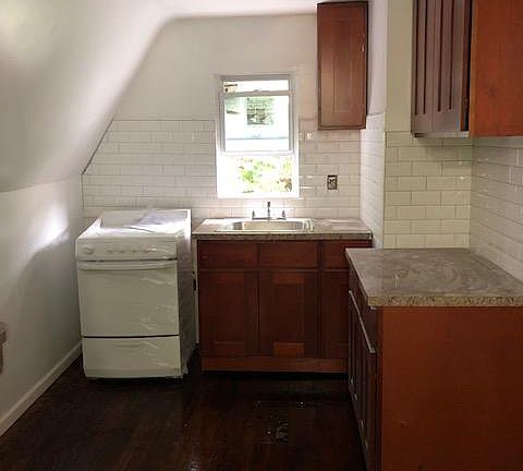 4th image of 306 E 206th St #3