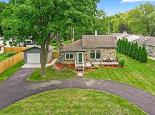 506 Shore Dr, Mukwonago, WI 53149