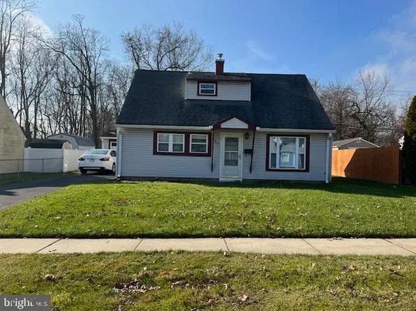 689 Doloro Dr, Morrisville, PA 19067