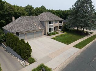 10722 Mount Curve Rd, Eden Prairie, MN 55347