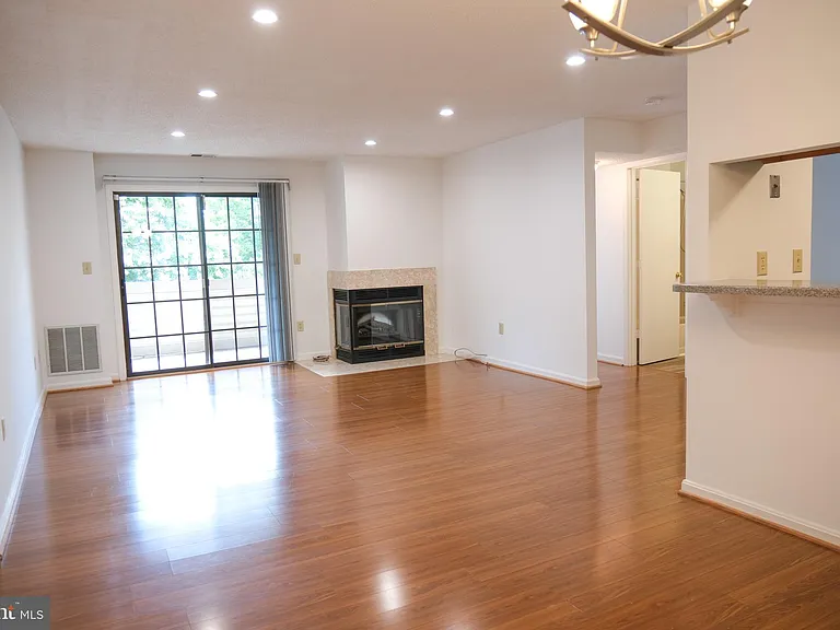 6941 Mary Caroline Cir #H — Photo 5