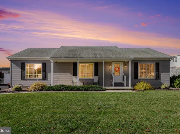 11 Flagstone Dr, Carlisle, PA 17015