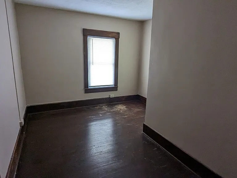 137 Nicholas St — Photo 10