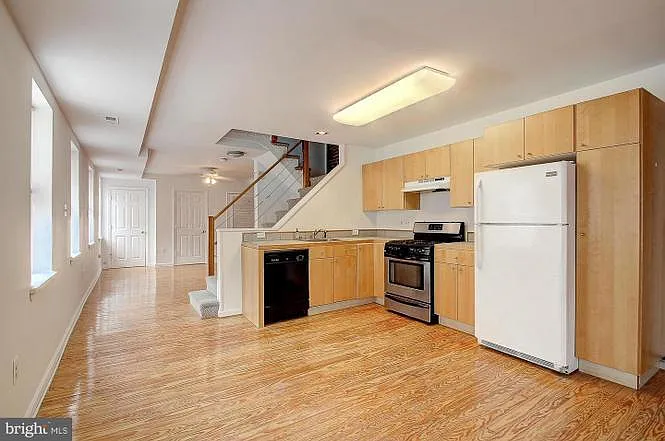 2 bed, 2.5 bath, 1230 sqft, $2,400 — Photo 4
