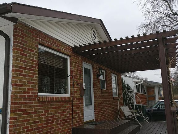 4th image of 930 N Lincoln Ave