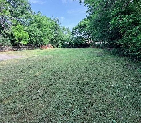 3rd image of 1209 W Lone Star Ave
