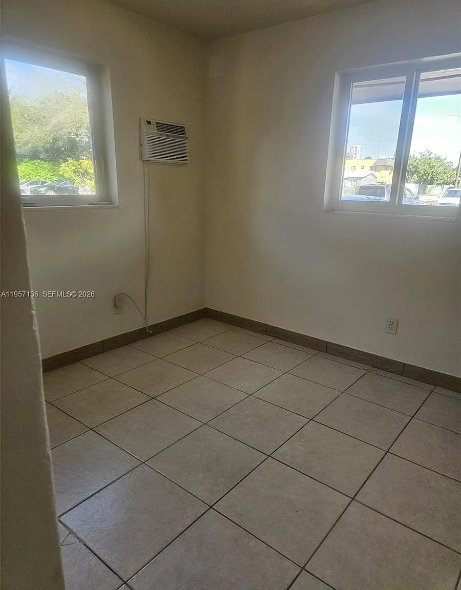 Hollywood Little Ranches — Photo 2