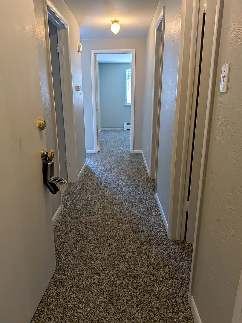 95 N Clarkson St Carolyn Arms Apartments — Photo 2