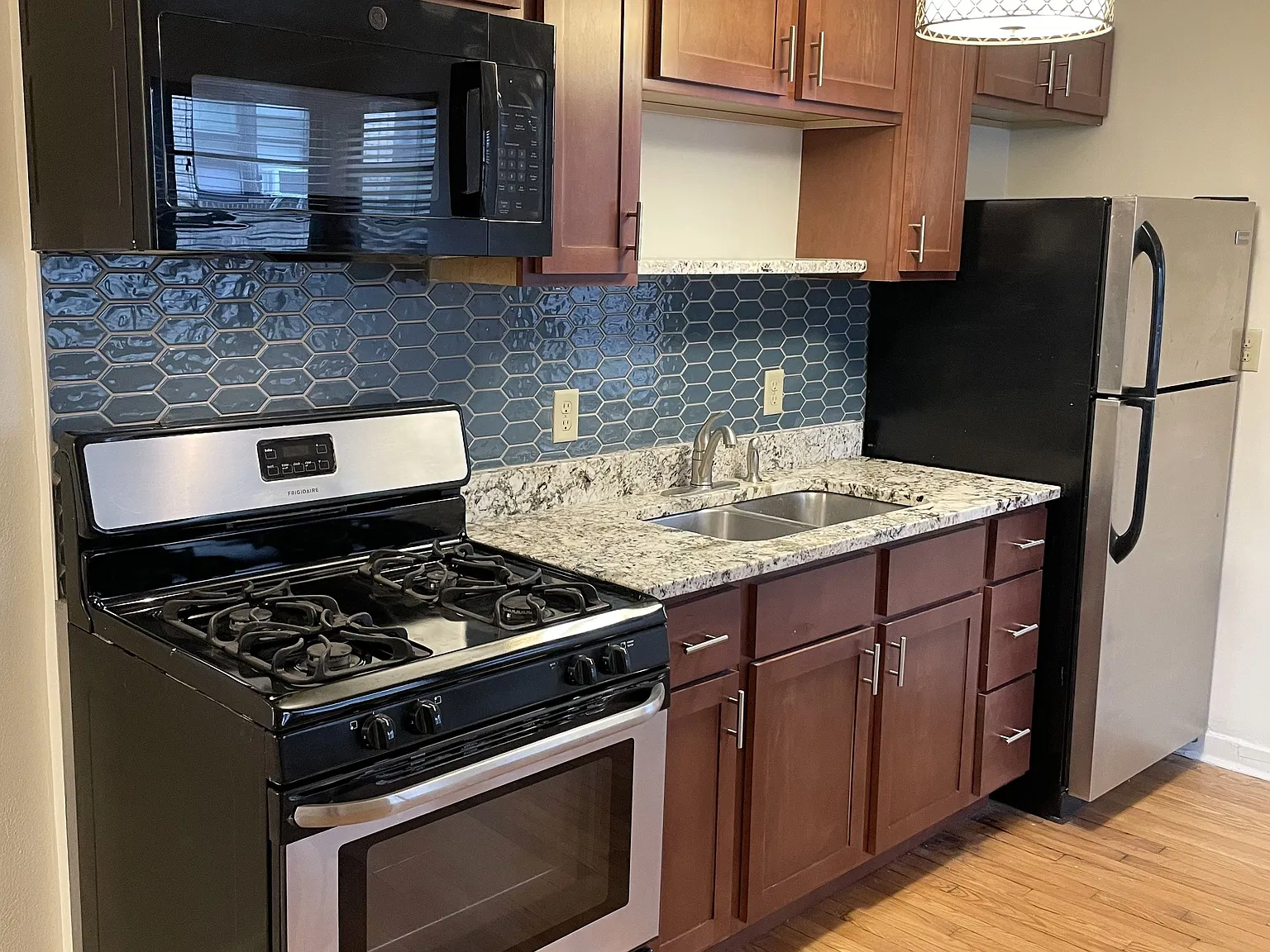 Virginia Apartments — Photo 1