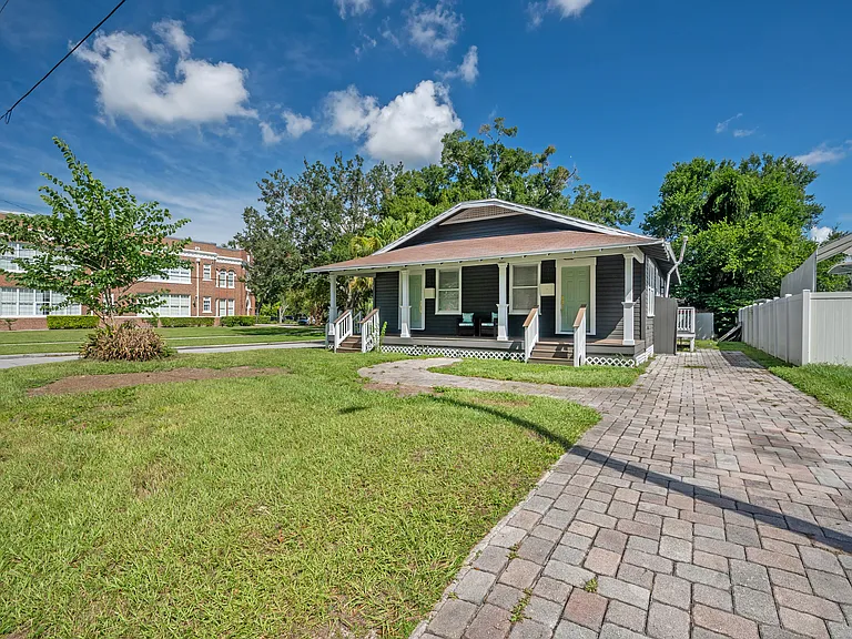 317 W Curtis St — Photo 46