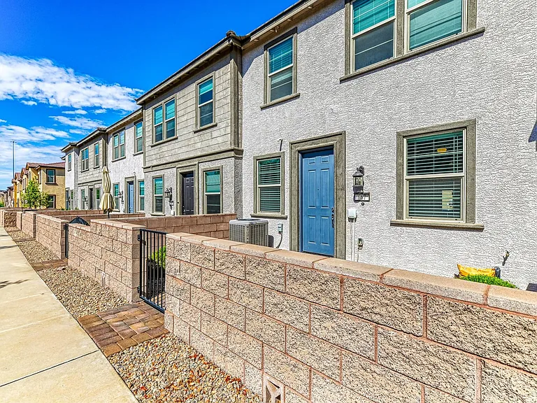 667 Sleeping City Ave — Photo 3