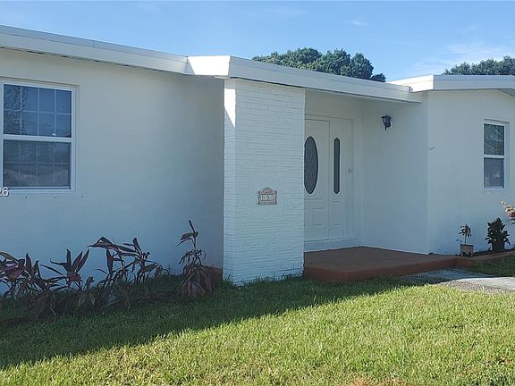 3rd image of 131 SE Serenata Ct