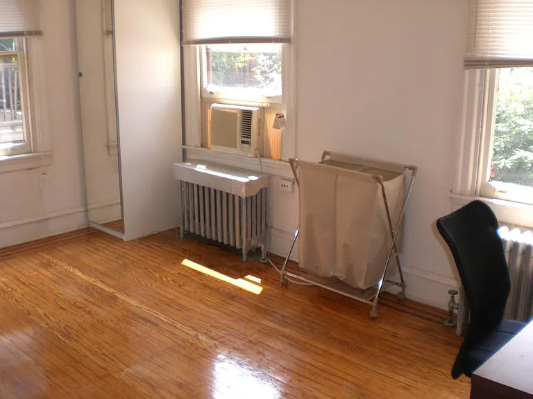 4054 Chestnut St #2R — Photo 8