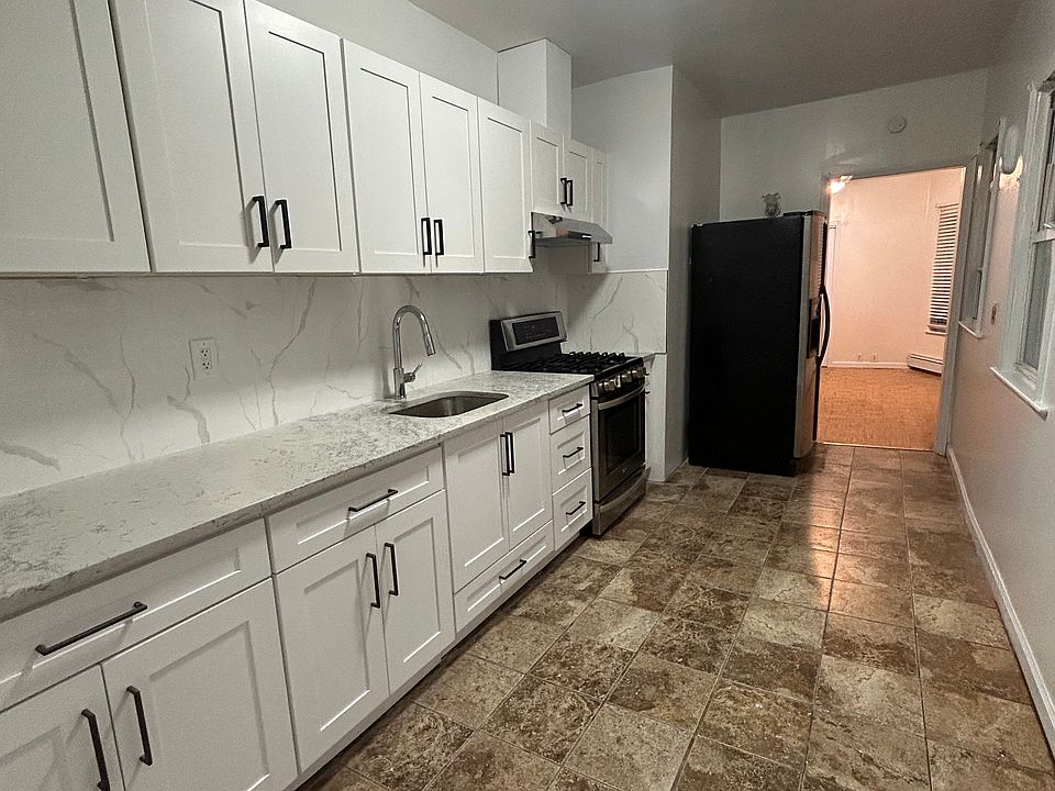 1st image of 190 Quincy Ave Floor 1